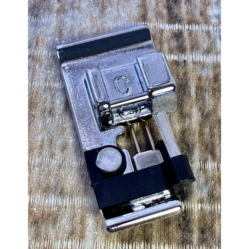 Kenmore 385.1960180 Overlock Snap on Presser Foot 